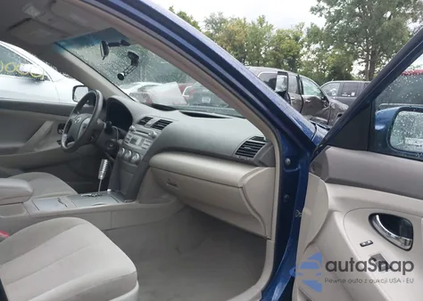 2010 Toyota Camry Le z USA, uszkodzony, nr VIN 4T4BF3EK4AR083978